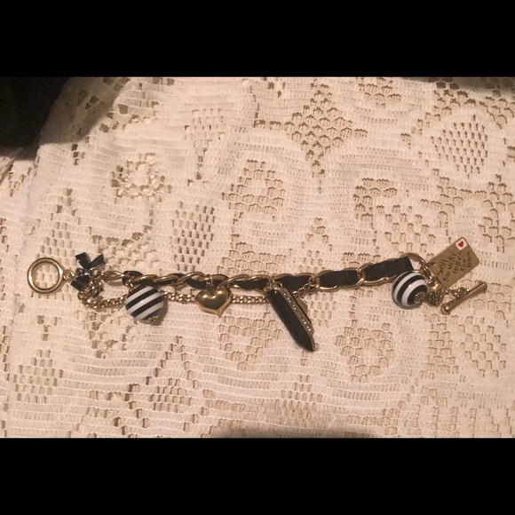 Vintage Betsey Johnson “Take Me Away” Bracelet - Picture 6 of 6